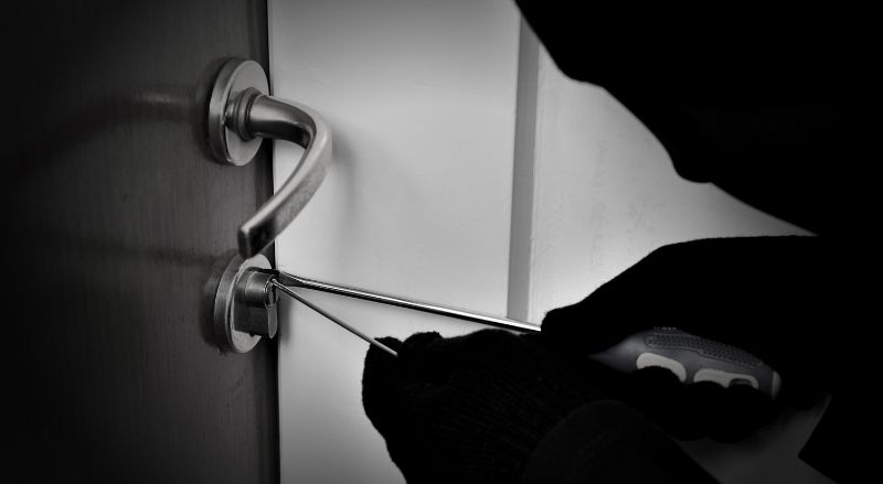 Pose et remplacement de serrure par EM Serrurier Services à Roncq